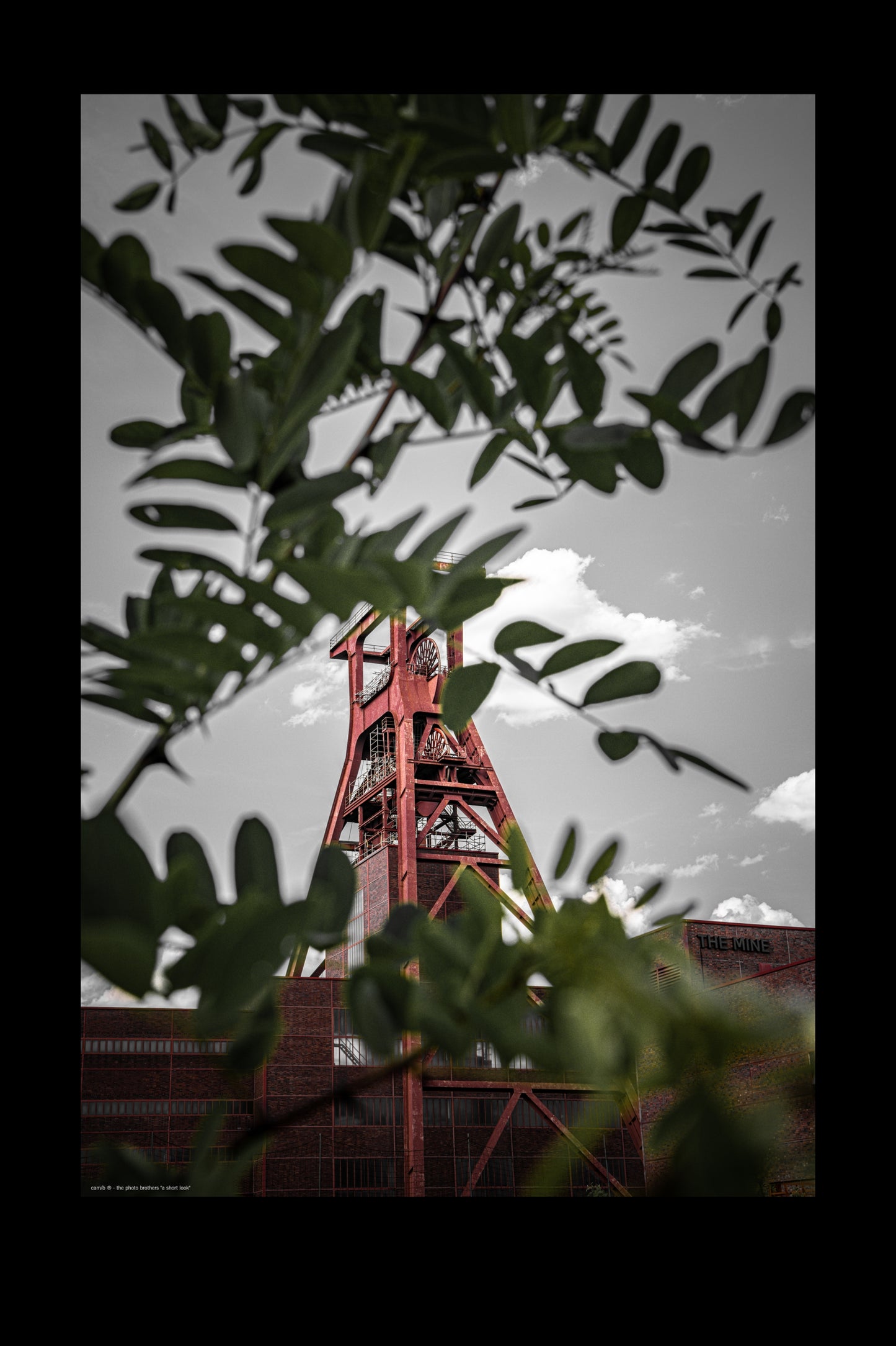 Bild mit Förderturm der Zeche Zollverein.