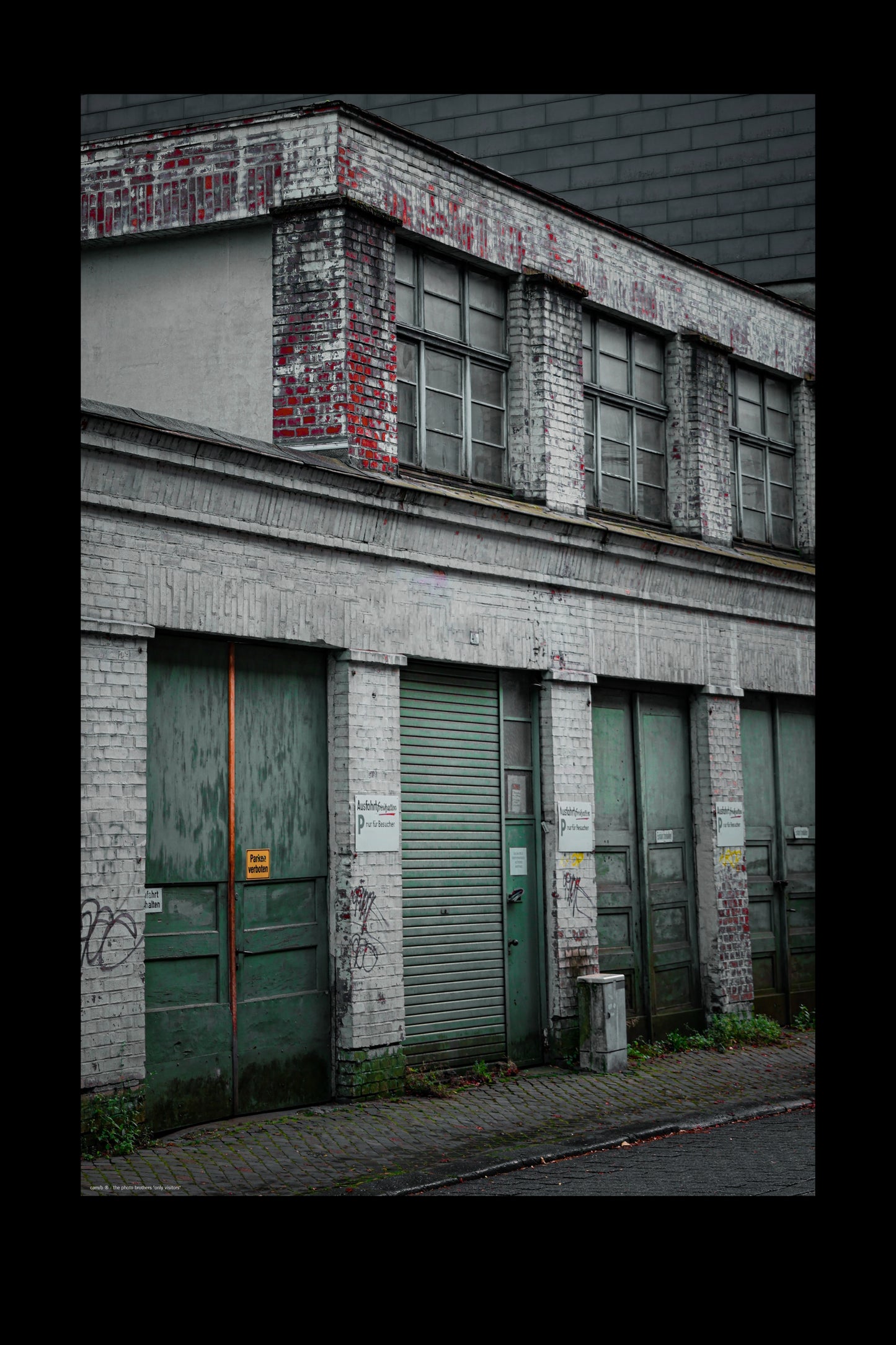 Wandbild "only visitors"