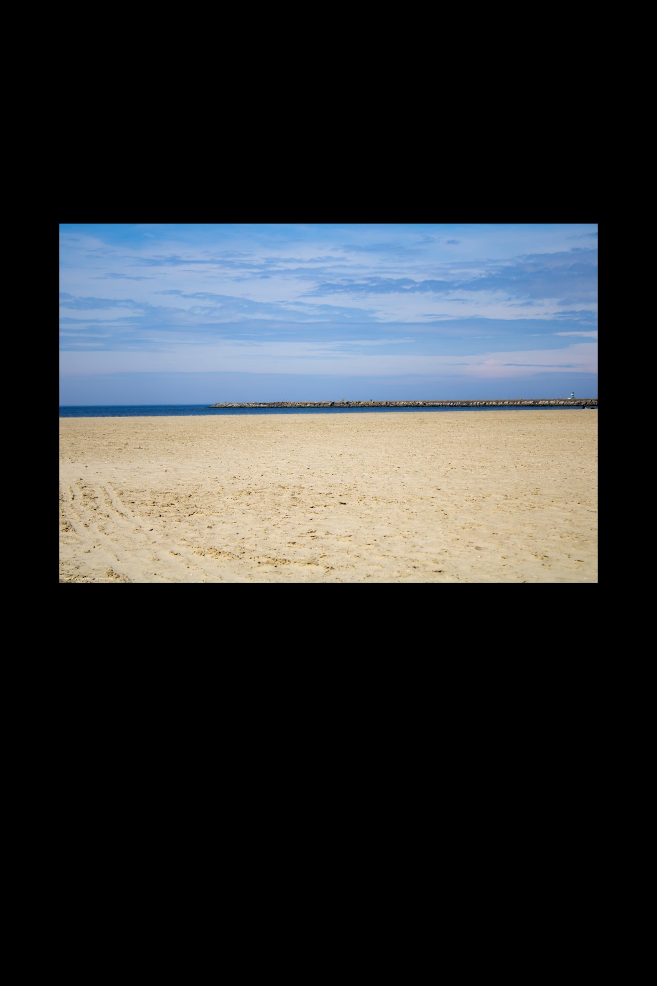 Wandbild "the beach and the sea"