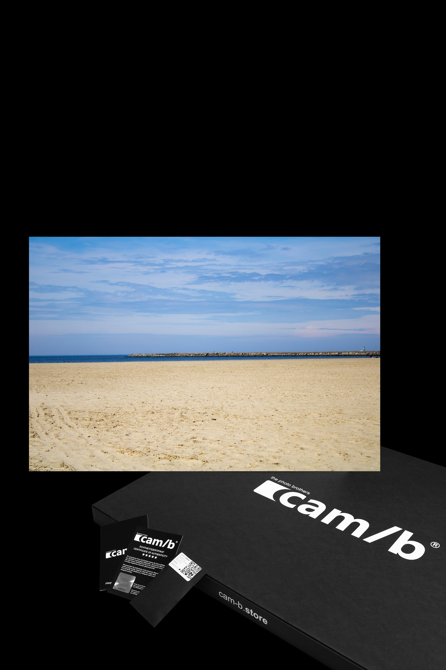 Wandbild "the beach and the sea"