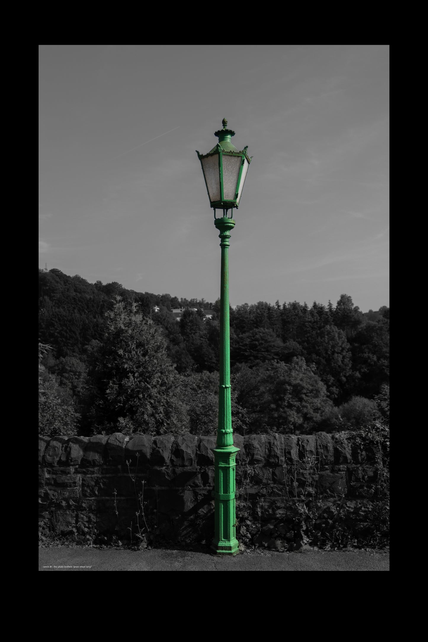 green street lamp