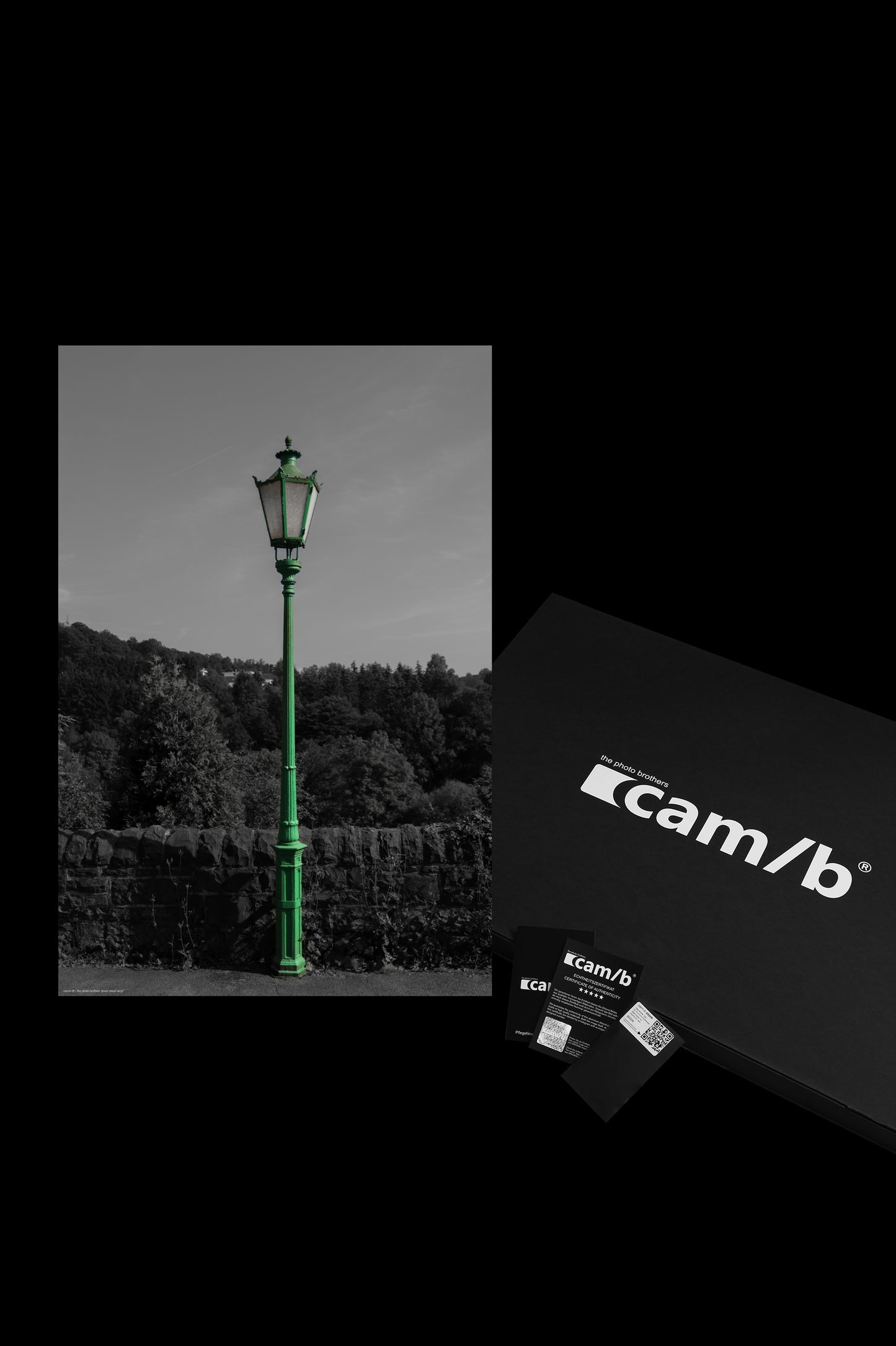 green street lamp